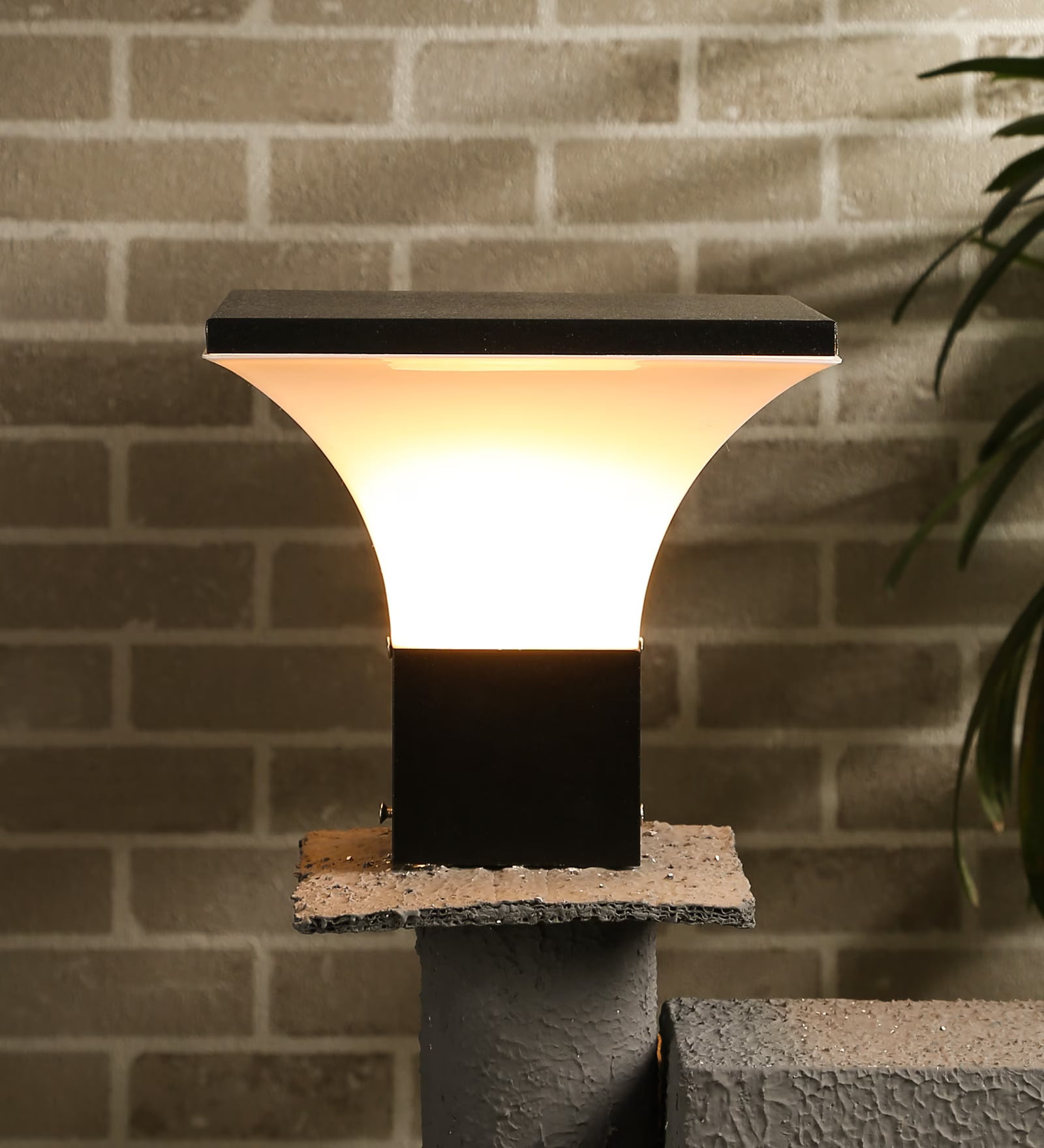 Duplex Black (1) Duplex Square Aluminium and PVC Classy Gate Light - Image 1